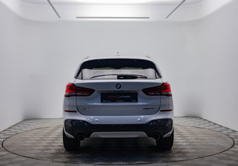 Подержанный автомобиль BMW X1 2021 года (6 фото)
