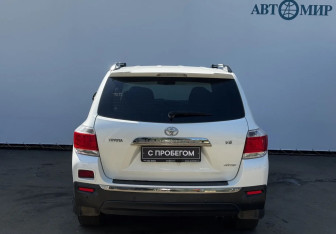Подержанный автомобиль Toyota Highlander 2012 года (7 фото)