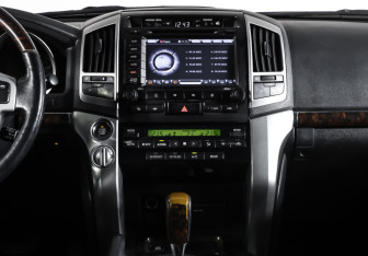 Подержанный автомобиль Toyota Land Cruiser Suv 2012 года (17 фото)