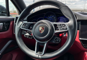 Подержанный автомобиль Porsche Cayenne 2021 года (14 фото)