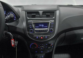 Подержанный автомобиль Hyundai Solaris Sedan 2015 года (7 фото)