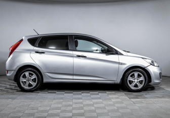 Подержанный автомобиль Hyundai Solaris Hatchback 2014 года (4 фото)