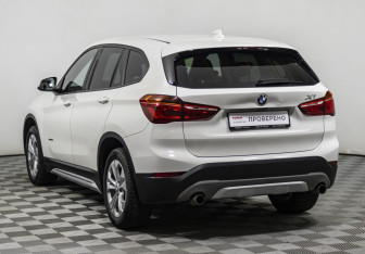 Подержанный автомобиль BMW X1 2016 года (7 фото)
