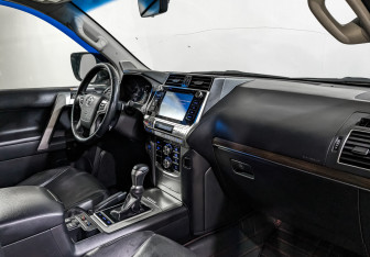Подержанный автомобиль Toyota Land Cruiser Prado 2019 года (13 фото)