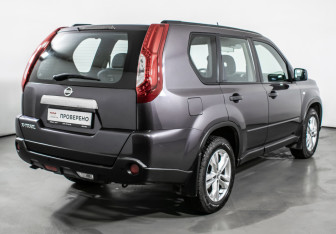 Подержанный автомобиль Nissan X-Trail 2013 года (5 фото)