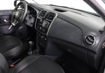 Подержанный автомобиль Renault Logan Sedan 2019 года (10 фото)
