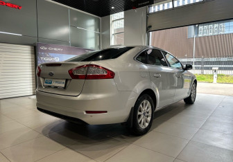 Подержанный автомобиль Ford Mondeo Sedan 2012 года (4 фото)