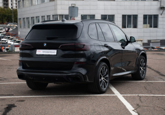 Подержанный автомобиль BMW X5 2020 года (6 фото)