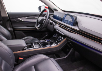 Подержанный автомобиль Exeed LX 2023 года (10 фото)