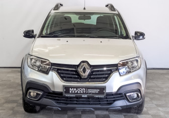 Подержанный автомобиль Renault Sandero 2021 года (2 фото)