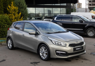 Подержанный автомобиль Kia Ceed Hatchback 2016 года (2 фото)