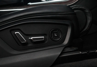 Подержанный автомобиль Audi Q8 2018 года (10 фото)