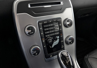 Подержанный автомобиль Volvo XC70 2014 года (21 фото)