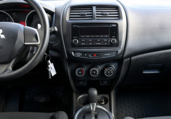 Подержанный автомобиль Mitsubishi ASX 2014 года (14 фото)