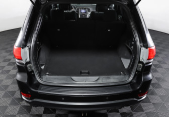 Подержанный автомобиль Jeep Grand Cherokee 2016 года (10 фото)