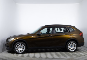 Подержанный автомобиль BMW X1 2013 года (8 фото)