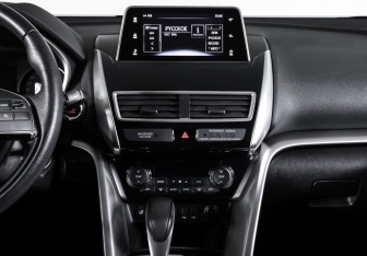 Подержанный автомобиль Mitsubishi Eclipse Cross 2019 года (14 фото)