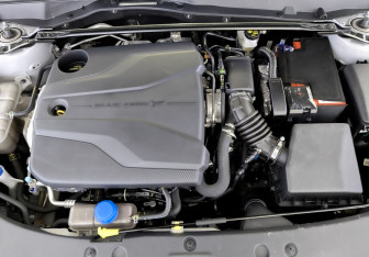 Подержанный автомобиль Changan UNI-V 2024 года (9 фото)