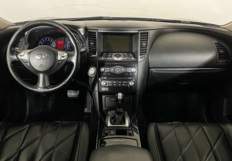 Подержанный автомобиль Infiniti FX 2009 года (12 фото)
