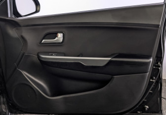Подержанный автомобиль Kia Rio Hatchback 2017 года (25 фото)