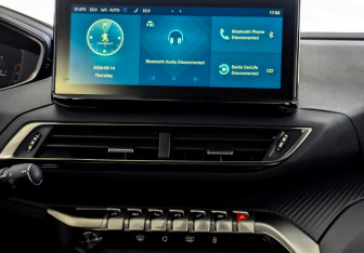 Подержанный автомобиль Peugeot 5008 Suv 2021 года (15 фото)