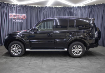 Подержанный автомобиль Mitsubishi Pajero 2018 года (8 фото)