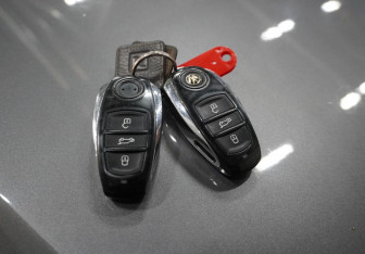 Подержанный автомобиль Volkswagen Touareg 2012 года (16 фото)