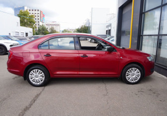 Подержанный автомобиль Skoda Rapid Liftback 2014 года (4 фото)