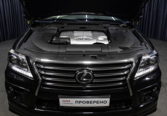 Подержанный автомобиль Lexus LX 2015 года (9 фото)