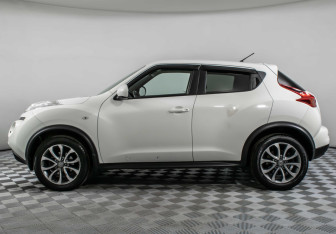 Подержанный автомобиль Nissan Juke 2013 года (8 фото)