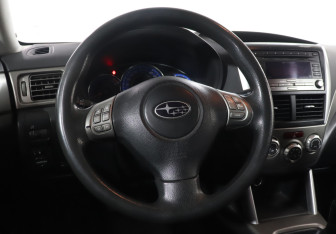 Подержанный автомобиль Subaru Forester Suv 2008 года (16 фото)