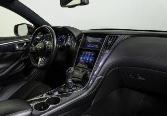 Подержанный автомобиль Infiniti Q60 Coupe 2017 года (9 фото)
