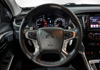 Подержанный автомобиль Mitsubishi Pajero Sport 2018 года (22 фото)