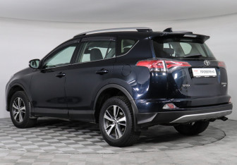 Подержанный автомобиль Toyota RAV4 2016 года (7 фото)