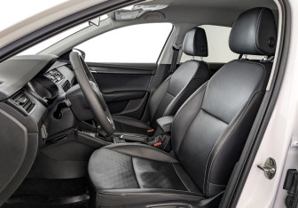 Подержанный автомобиль Skoda Octavia Liftback 2022 года (20 фото)