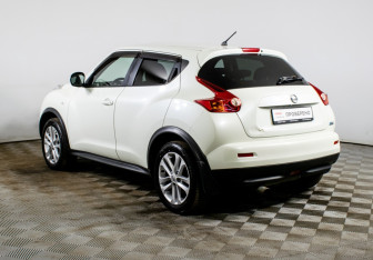 Подержанный автомобиль Nissan Juke 2011 года (7 фото)