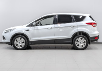 Подержанный автомобиль Ford Kuga 2015 года (8 фото)