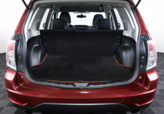 Подержанный автомобиль Subaru Forester Suv 2011 года (9 фото)