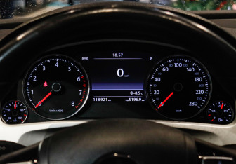 Подержанный автомобиль Volkswagen Touareg 2016 года (23 фото)