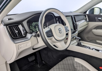 Подержанный автомобиль Volvo XC60 2020 года (16 фото)