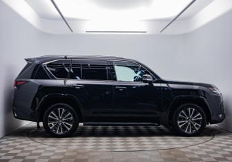 Подержанный автомобиль Lexus LX 2022 года (4 фото)