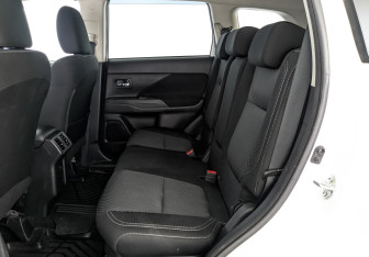 Подержанный автомобиль Mitsubishi Outlander 2019 года (18 фото)