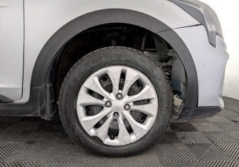 Подержанный автомобиль Kia Rio Hatchback 2021 года (18 фото)