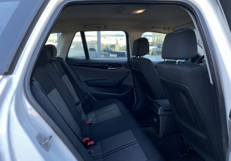 Подержанный автомобиль BMW X1 2011 года (20 фото)