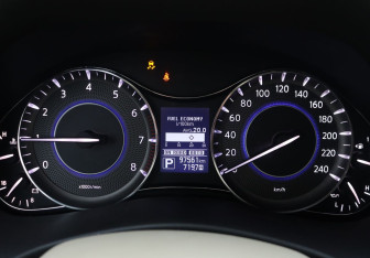 Подержанный автомобиль Infiniti QX80 2015 года (18 фото)