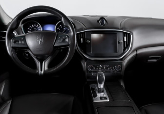 Подержанный автомобиль Maserati Ghibli Sedan 2014 года (12 фото)