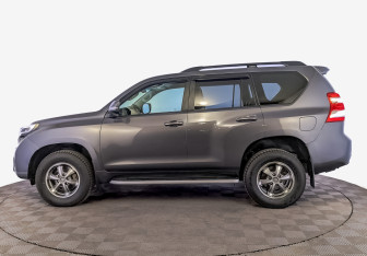 Подержанный автомобиль Toyota Land Cruiser Prado 2015 года (8 фото)