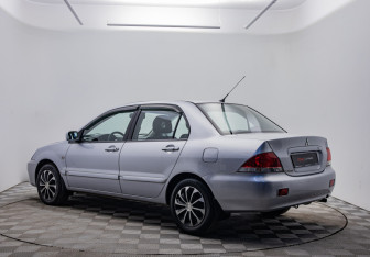 Подержанный автомобиль Mitsubishi Lancer Sedan 2007 года (7 фото)