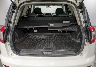 Подержанный автомобиль Geely Emgrand X7 2015 года (10 фото)