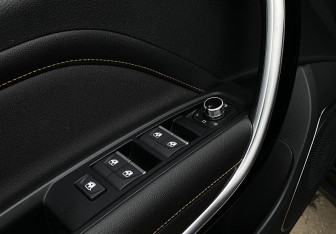 Подержанный автомобиль FAW Bestune T77 2023 года (20 фото)